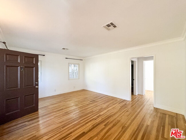 Building Photo - 1116 Chelsea Ave