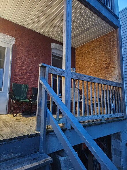 Building Photo - 1530 5th Ave