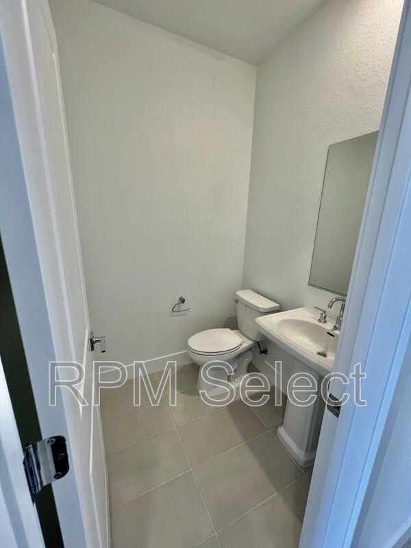 Building Photo - 2604 Atascadero Dr