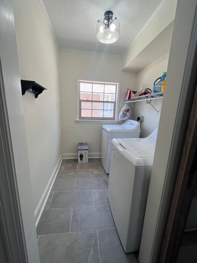 Building Photo - 2 minutes away from Rhodes College! Beautifully Renovated! Pets are owner's approval, fees do apply.