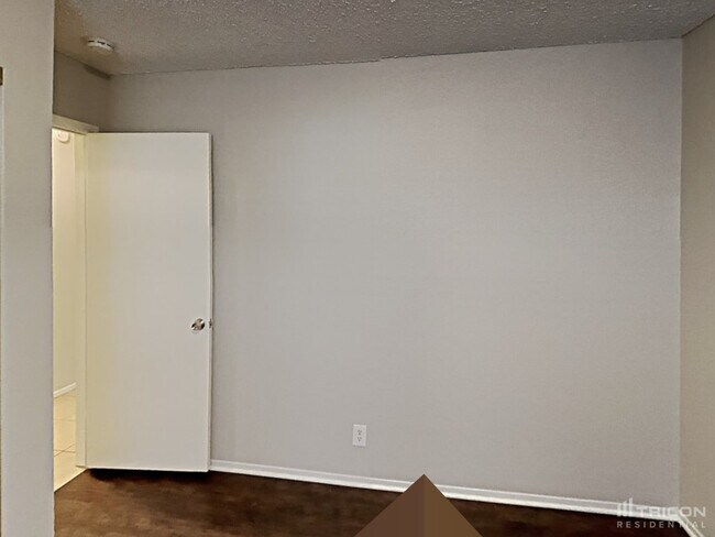 Building Photo - 104 Edelweiss St