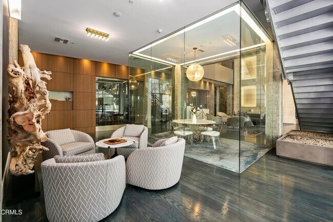 Building Photo - 840 E Green St