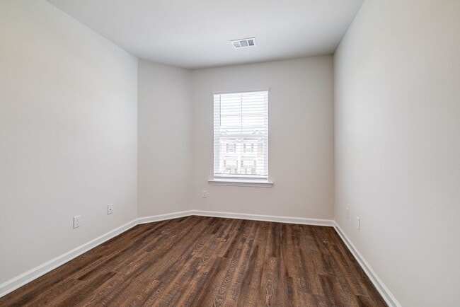 Building Photo - 3 Bed 2.5 Bath MODERN TOWNHOMES Convieniently located near I-95