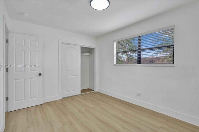 Building Photo - 1960 SW 68th Way