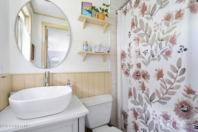 Building Photo - 1 Laurie Ln