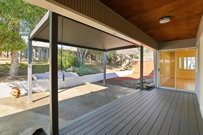 Building Photo - 1201 Weymoth Dr