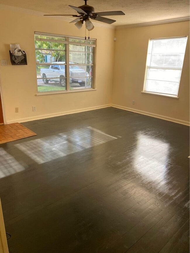 Building Photo - 6406 Schiller St