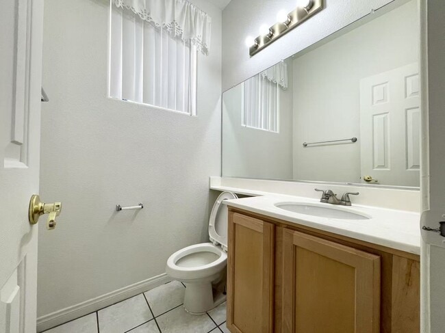 Building Photo - Comfortable  two story single house