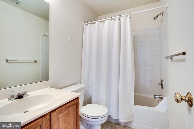 Building Photo - 100 Penwick Cir