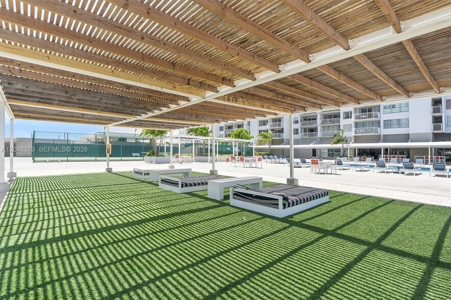 Building Photo - 18031 Biscayne Blvd