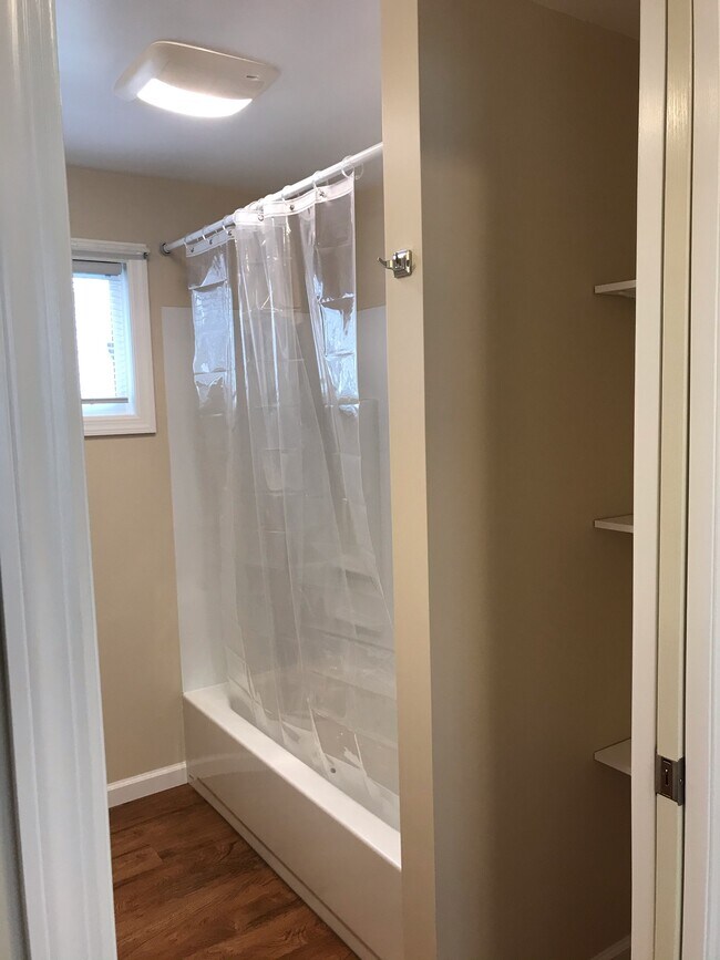 BATHROOM - 2206 Union Ave