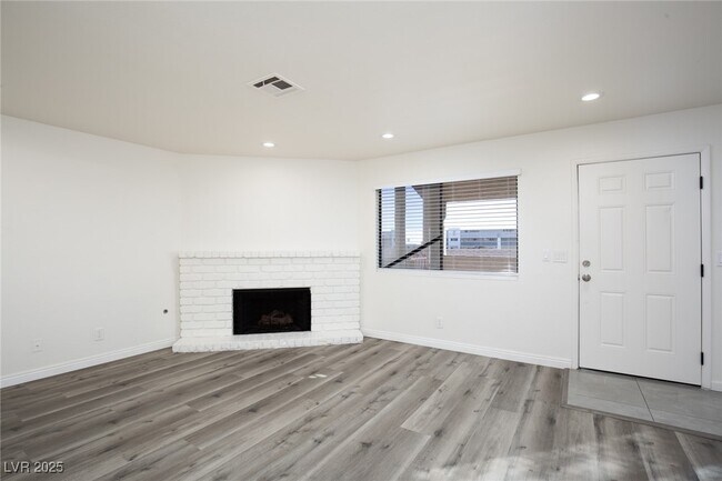 Building Photo - 737 Rock Springs Dr