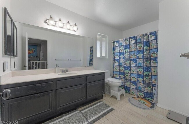 Building Photo - 580 Chelsea Dr