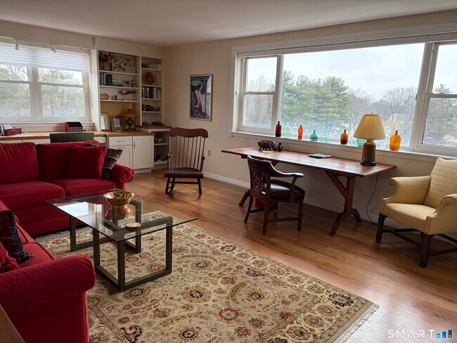 Building Photo - 893 Farmington Ave