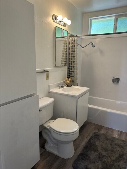 Building Photo - 755 NW 5th St