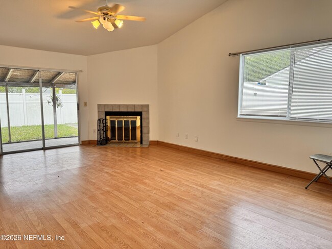 Building Photo - 516 Aquatic Dr