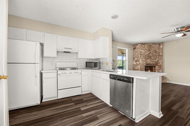 Building Photo - 608 Bracewood Cir