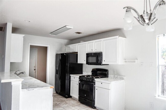 Building Photo - 15224 Sarah's Creek Dr