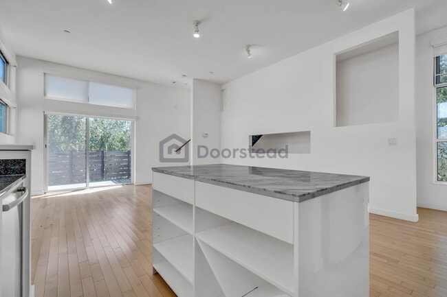 Building Photo - 6 South Ct