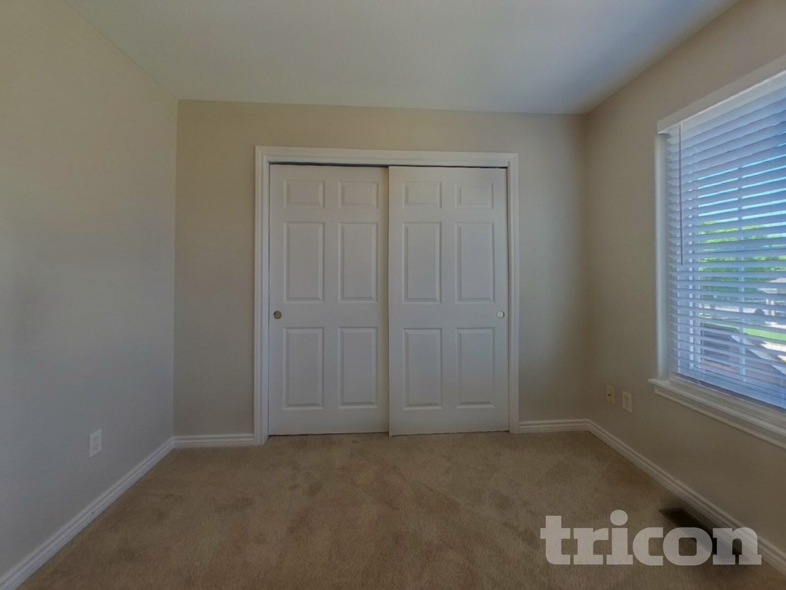 Building Photo - 385 Longspur Dr