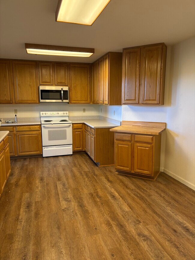 Building Photo - 31719 Rocky Village Dr