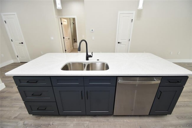 Building Photo - 20 Uniondale Pl