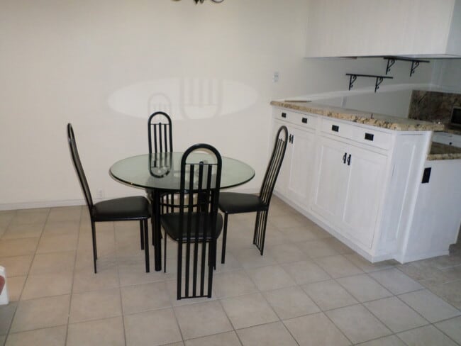 Building Photo - UTC 3 bedroom Townhome