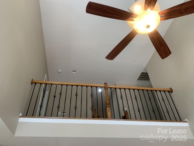 Building Photo - 605 Queenswater Ln