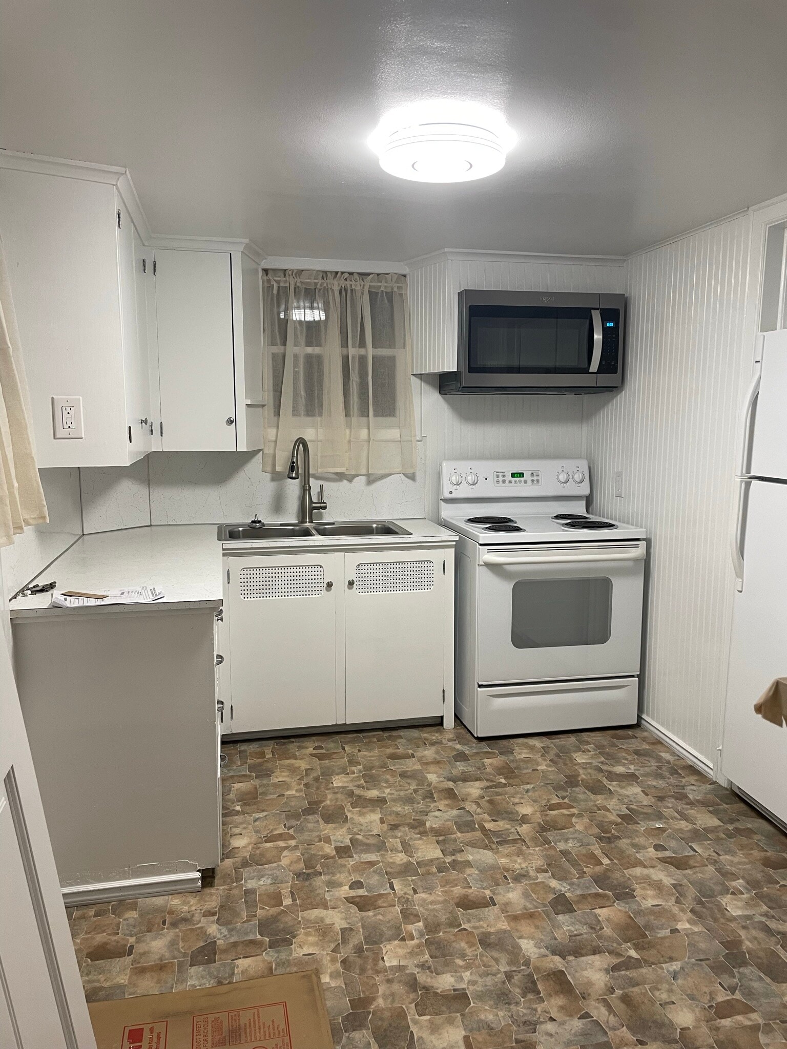Building Photo - 2614 Highwood Dr