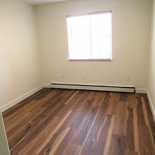 Building Photo - FREE RENT UNTIL THE END OF THE MONTH!!!