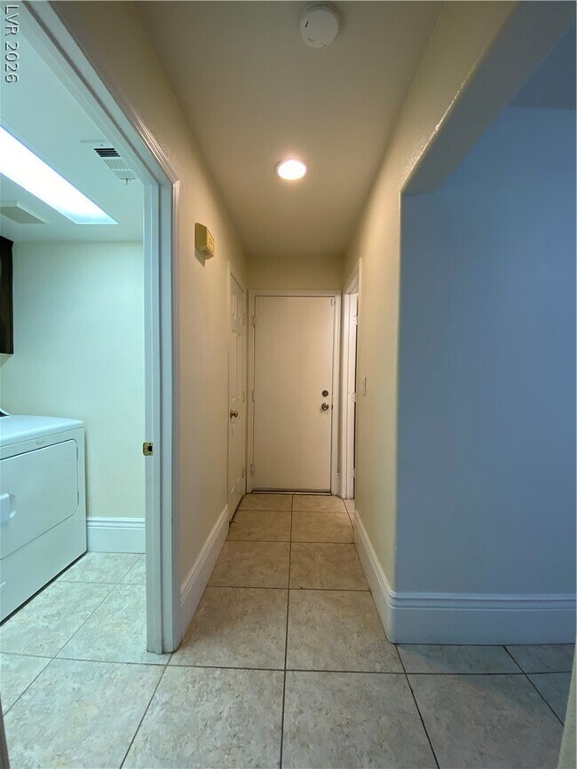 Building Photo - 8111 Cimarron Meadows Way