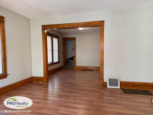 Building Photo - Updated 3 Bedroom House **Free November Rent with a November 2025 Move In**