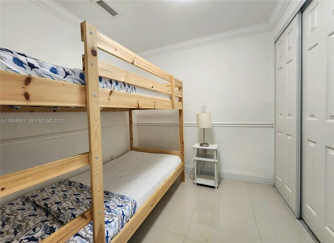 Building Photo - 3505 S Ocean Dr