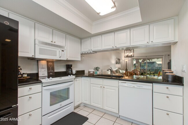 Building Photo - 446 S 77th St