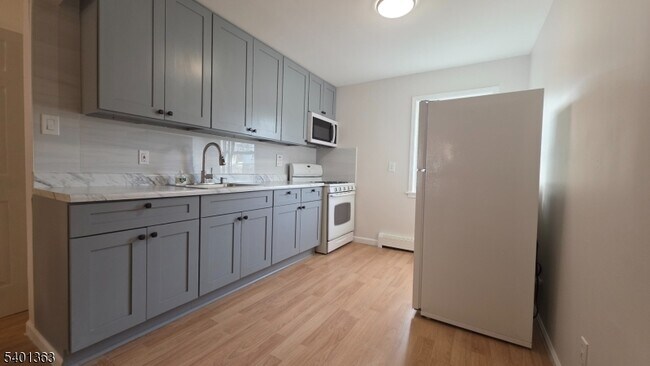 Building Photo - 725 Joralemon St