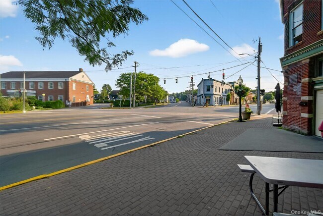 Building Photo - 11 Main St