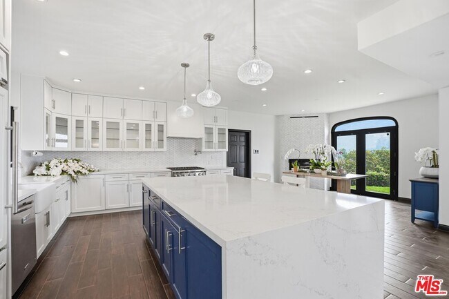 Building Photo - 1036 El Medio Ave