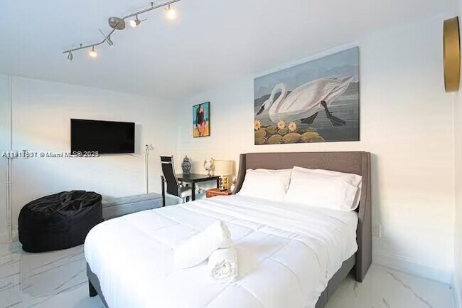 Building Photo - 1100 NE 1st Ave.