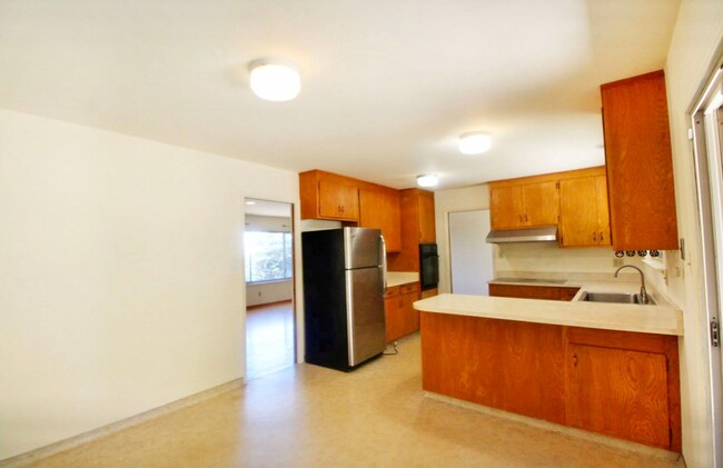 Building Photo - Sunny 3bed/2.5 bath + office space in Mont...