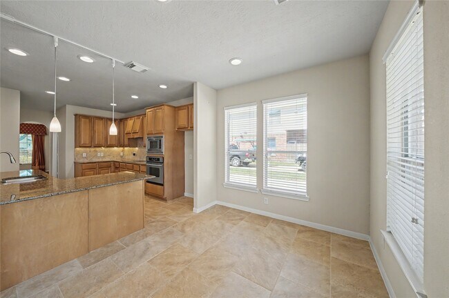 Building Photo - 17422 Memorial Blossom Dr