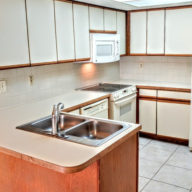 Building Photo - 18040 Midway Rd