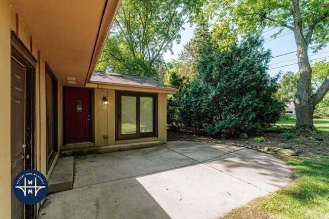 Building Photo - 15685 Brojan Dr