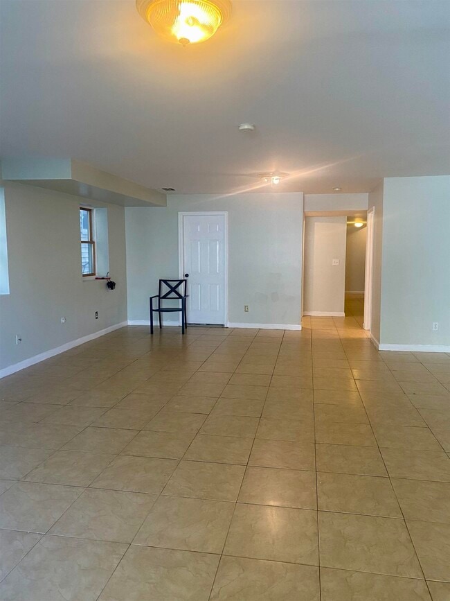 Building Photo - 525 Avenue A