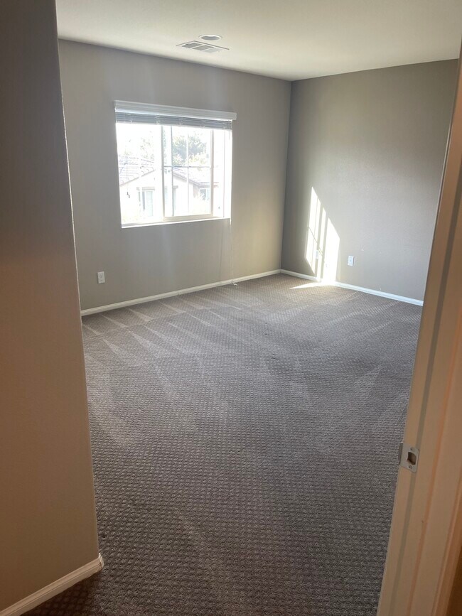 Building Photo - Lacroix Ave