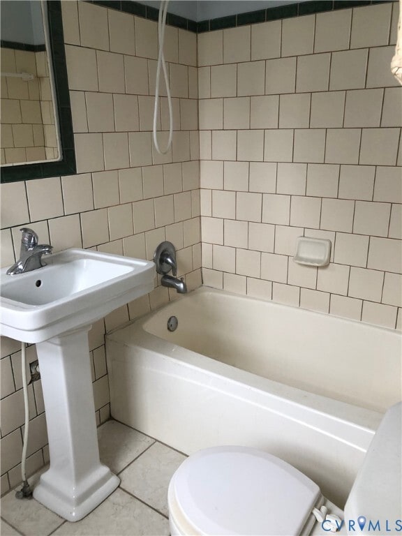 Building Photo - 2628 Kenwood Ave