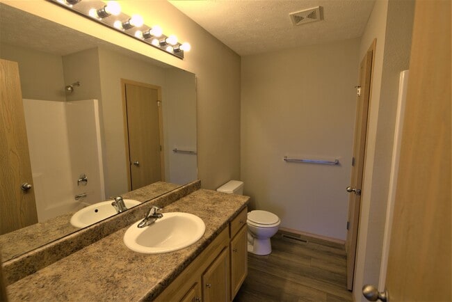 Building Photo - 3 Bedroom in a Convenient Location