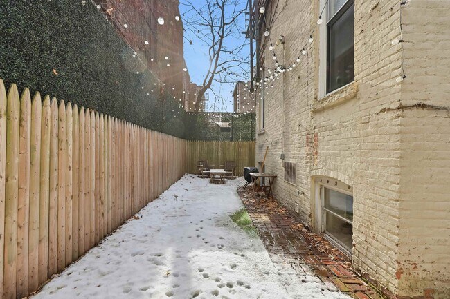 Building Photo - 535 Bloomfield St