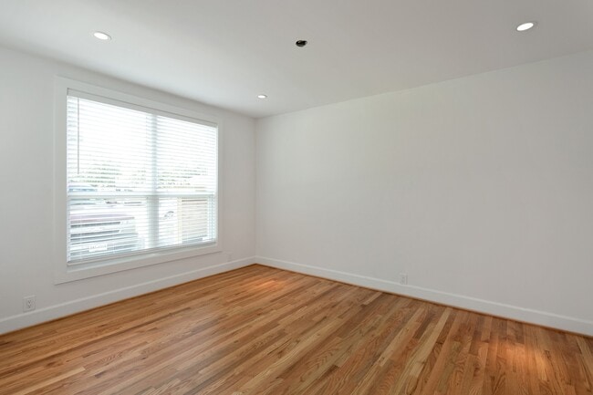 Building Photo - 1834 Norcrest Dr