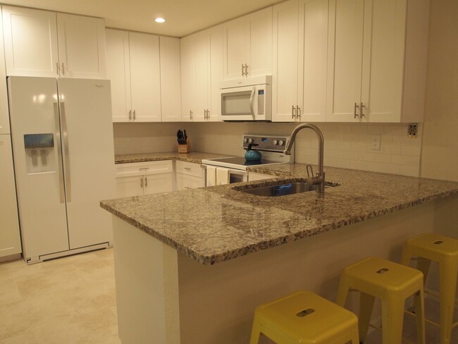 Building Photo - ** EMERALD WOODS ** 2-BED\2-BATH FIRST FLO...