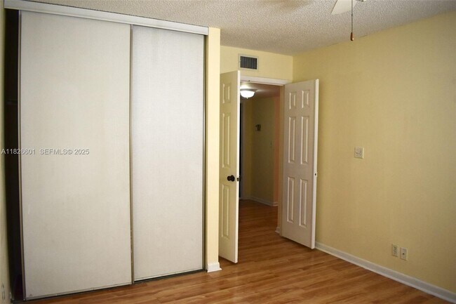 Building Photo - 4459 Carambola Cir S